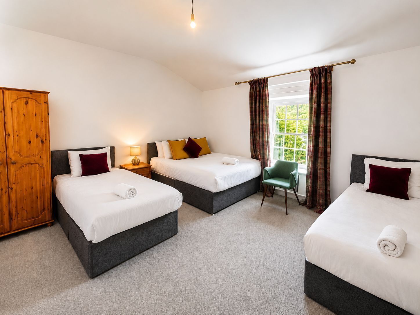 Basic Quadruple Room, Ensuite, Courtyard View | Free WiFi, bed sheets