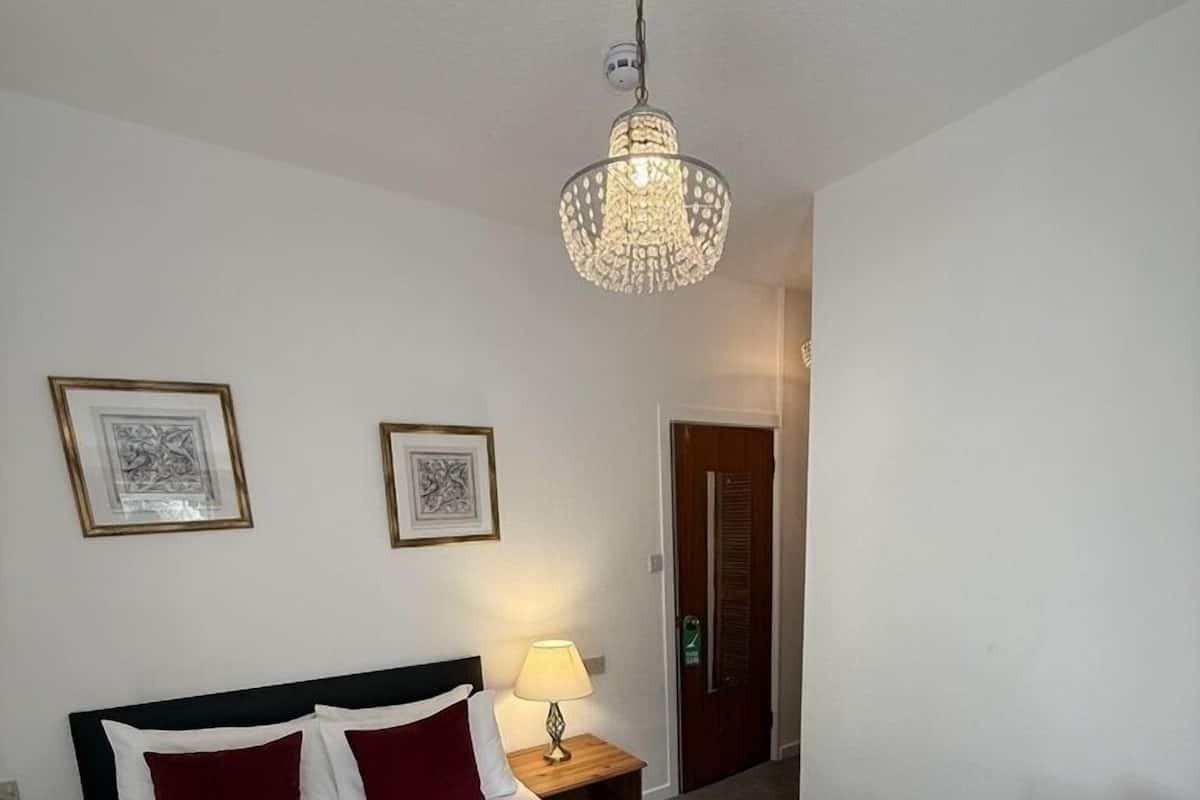 Basic Double Room, Ensuite | WiFi (free), bed sheets
