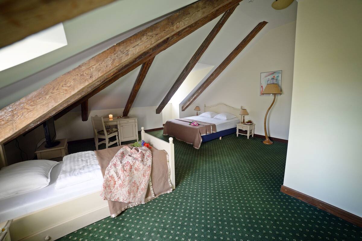 Classic Triple Room | Desk, rollaway beds, free WiFi