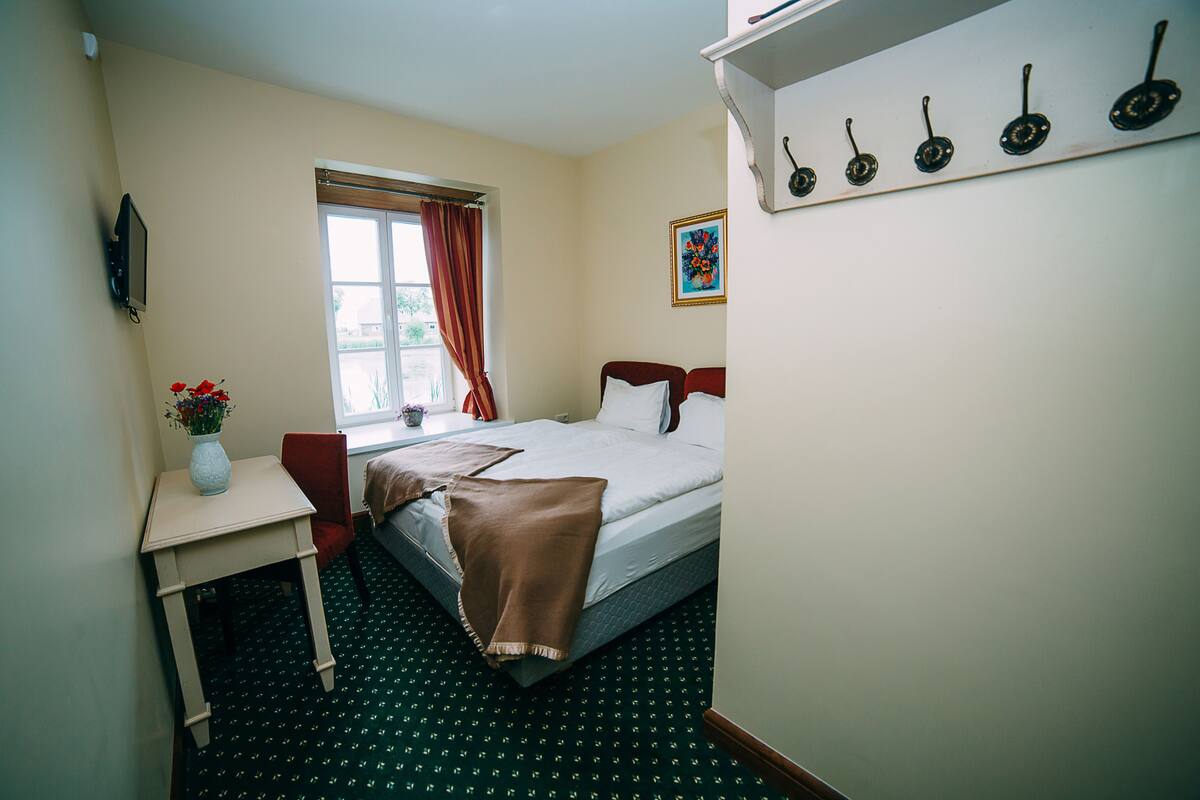 Economy Double or Twin Room | Desk, rollaway beds, free WiFi