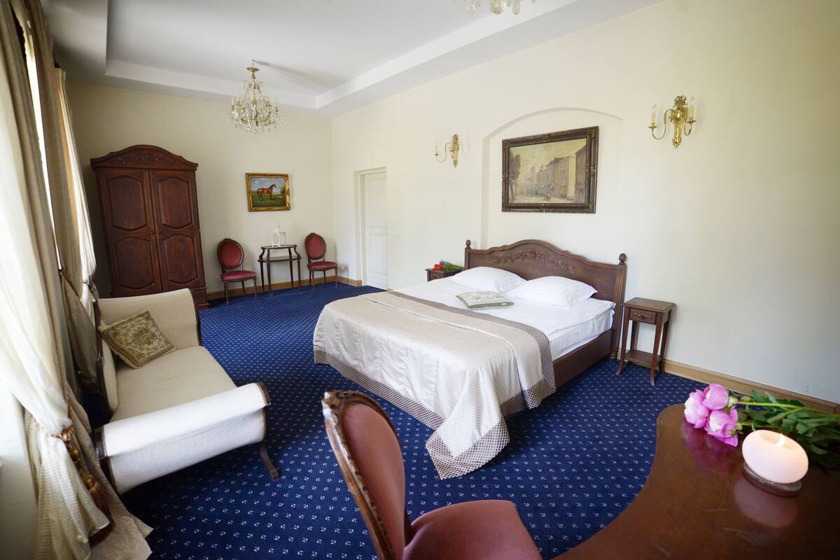 Luxury Suite | Desk, rollaway beds, free WiFi