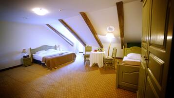 Chambre Triple Classique | Bureau, lits pliants/supplémentaires, Wi-Fi gratuit