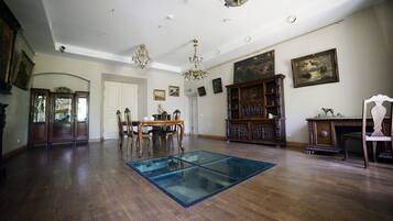 Banquet hall