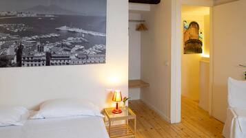 Dreibettzimmer (Porta Capuana) | Schallisolierte Zimmer, kostenlose Babybetten, kostenloses WLAN