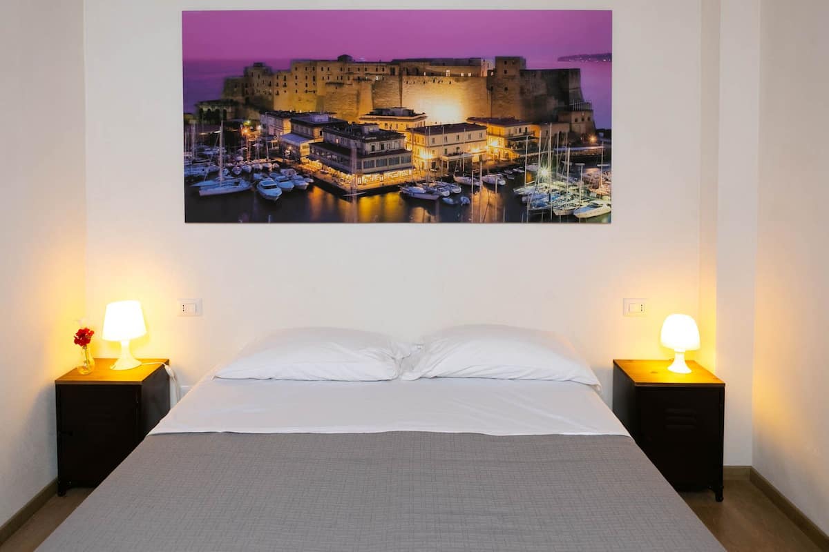 Quadruple Room (Port'Alba) | Soundproofing, cribs (free), WiFi (free), bed sheets