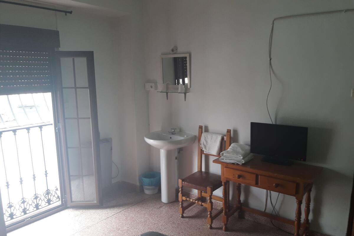 Desk, free WiFi