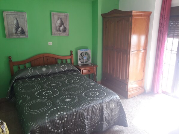 Double Room, 1 Queen Bed, Shared Bathroom