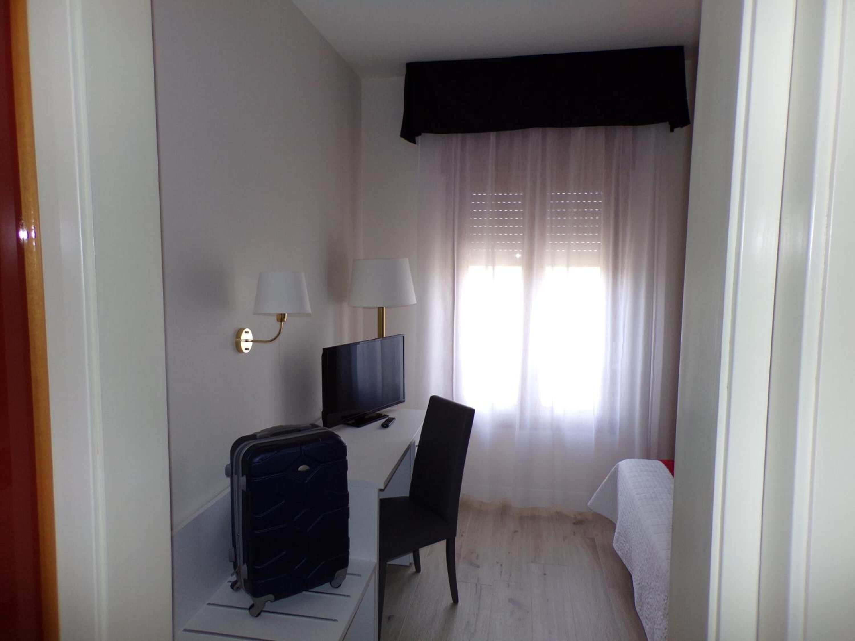 minibar, in-room safe, individually decorated, individually furnished