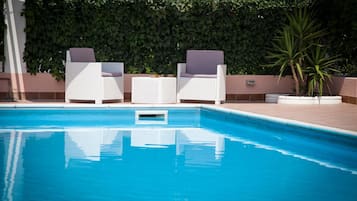 Piscine extérieure (ouverte en saison)