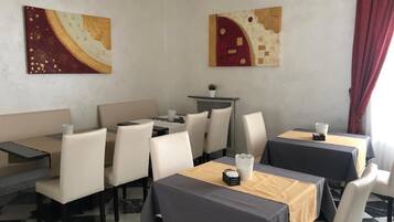 Lunch and dinner served, Italian cuisine