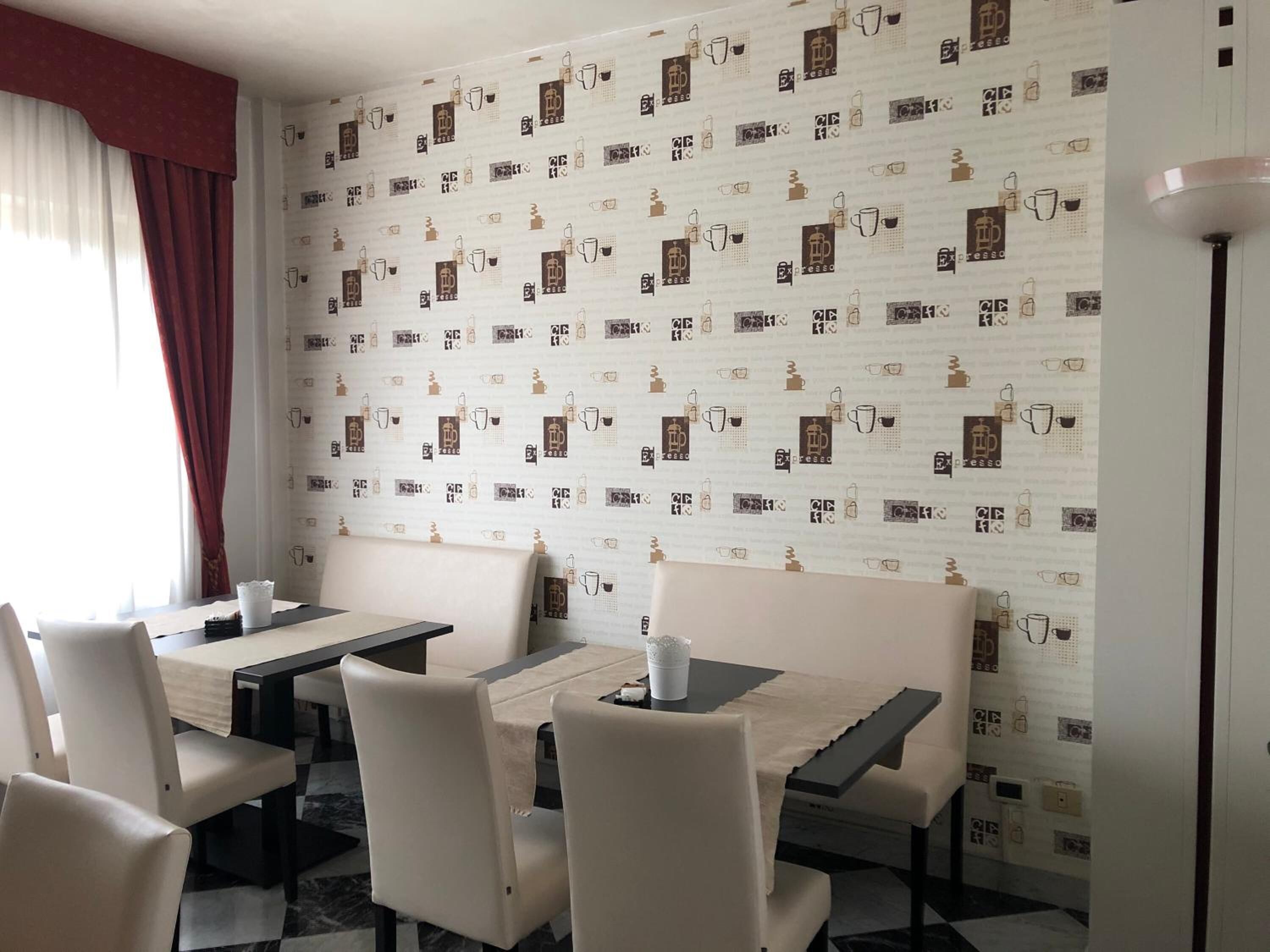 lunch and dinner served, italian cuisine