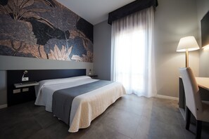 双人房, 1 张大床 | 迷你吧、客房内保险箱、特色装修、特色家居