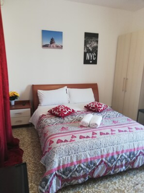 Desk, soundproofing, free WiFi, bed sheets - Venice Park House (Mestre)