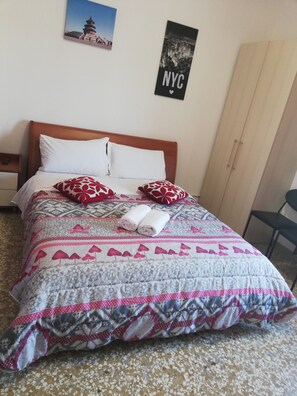 Chambre Standard Double ou avec lits jumeaux, 2 lits une place, vue ville