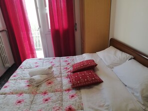 Desk, soundproofing, free WiFi, bed sheets - Venice Park House (Mestre)