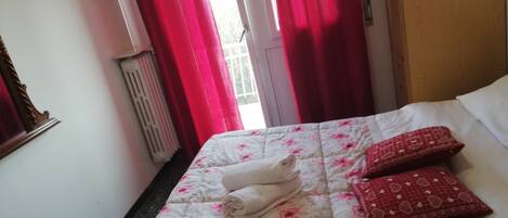 Bureau, chambres insonorisées, Wi-Fi gratuit, draps fournis