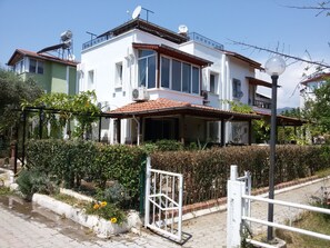 Villa, 3 camere da letto (Ertan) | Una scrivania, ferro/asse da stiro