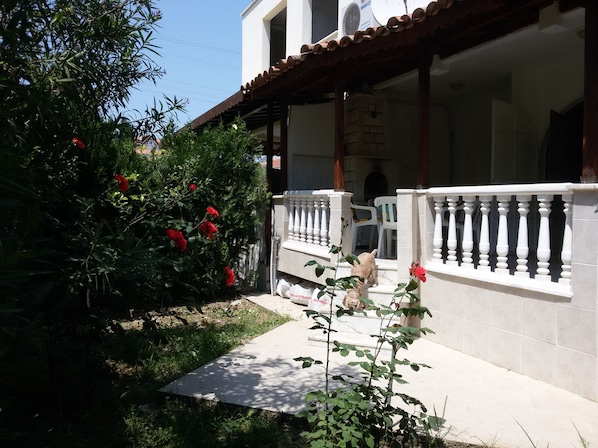 Villa, 3 Bedrooms (Isil) | Desk, iron/ironing board