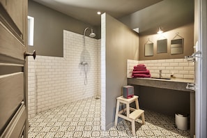 Bathroom - Mas de la Baume (Lafare)
