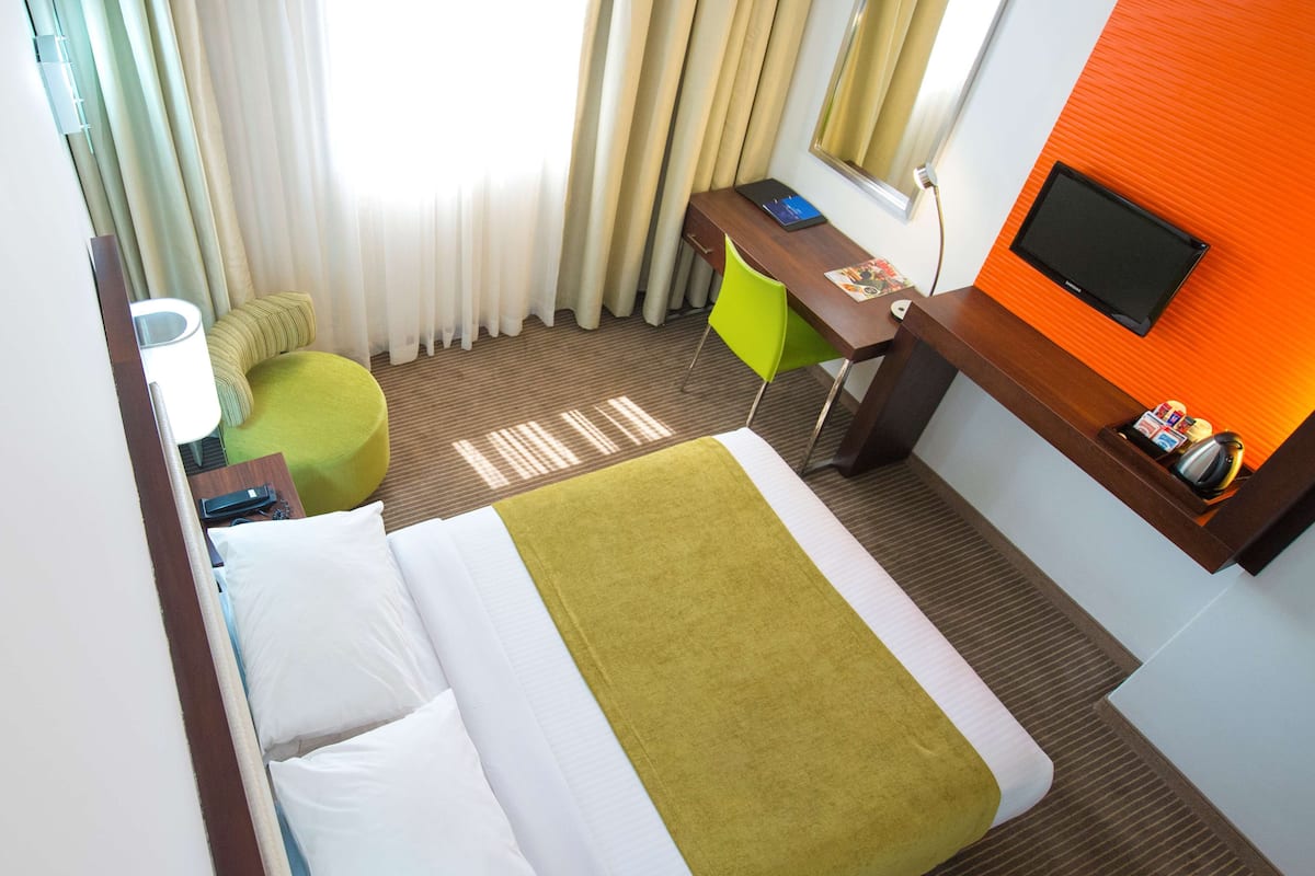 double room | premium bedding, desk, blackout curtains, soundproofing