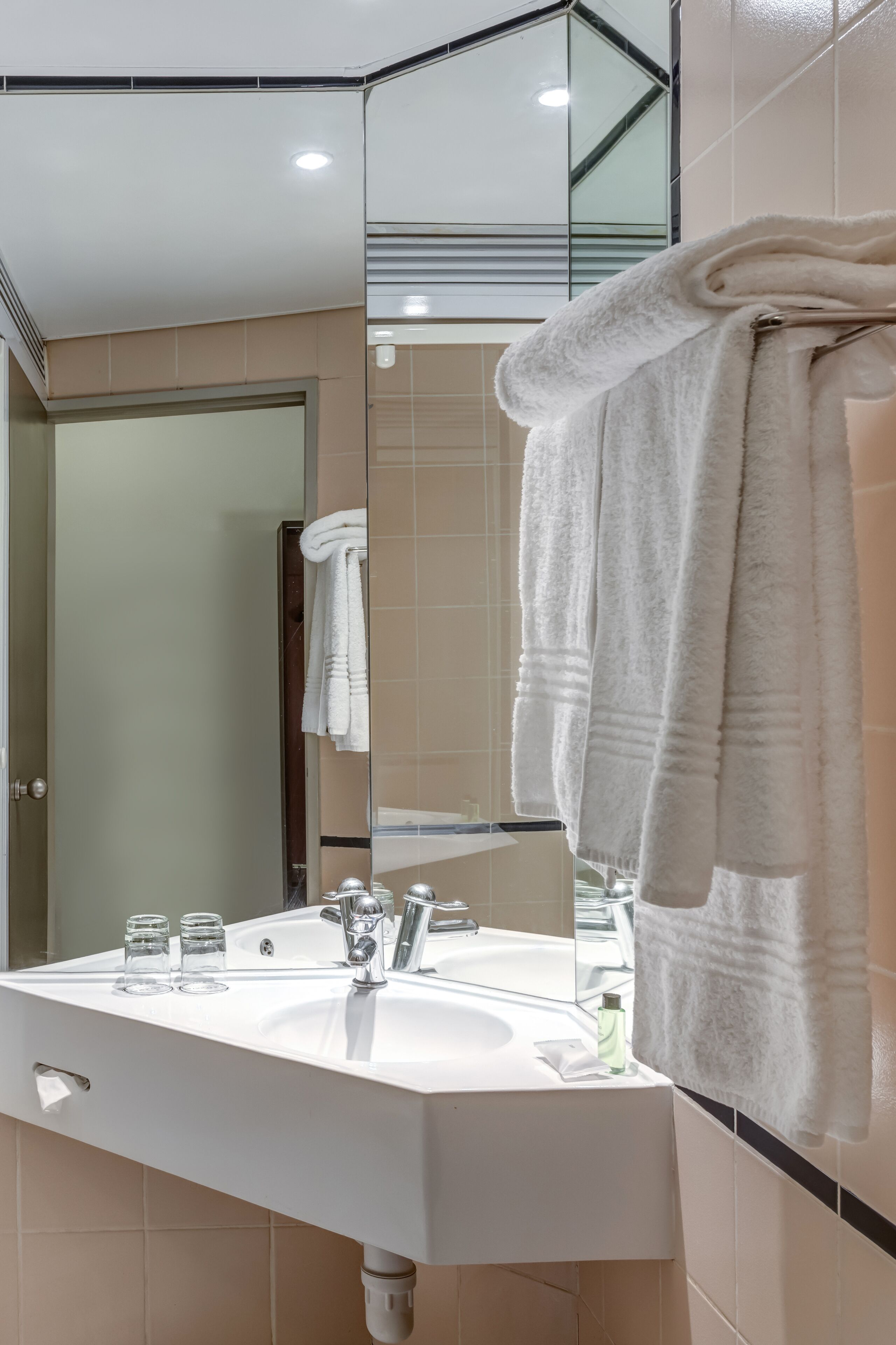 standard double room with sleeper couch | bathroom | shower, rainfall showerhead, free toiletries, hair dryer