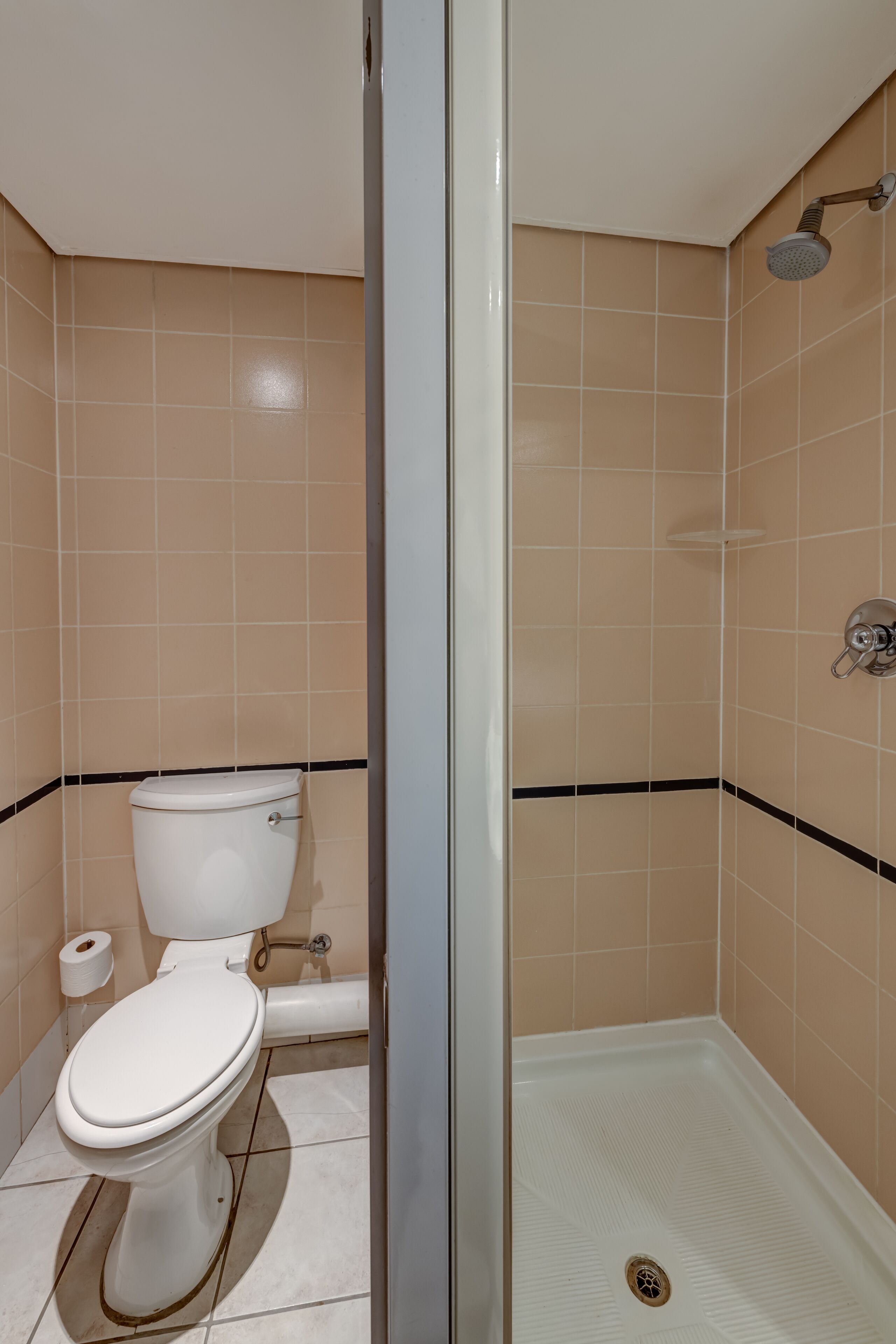 standard double room with sleeper couch | bathroom | shower, rainfall showerhead, free toiletries, hair dryer