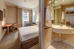 1 bedroom, in-room safe, desk, blackout curtains