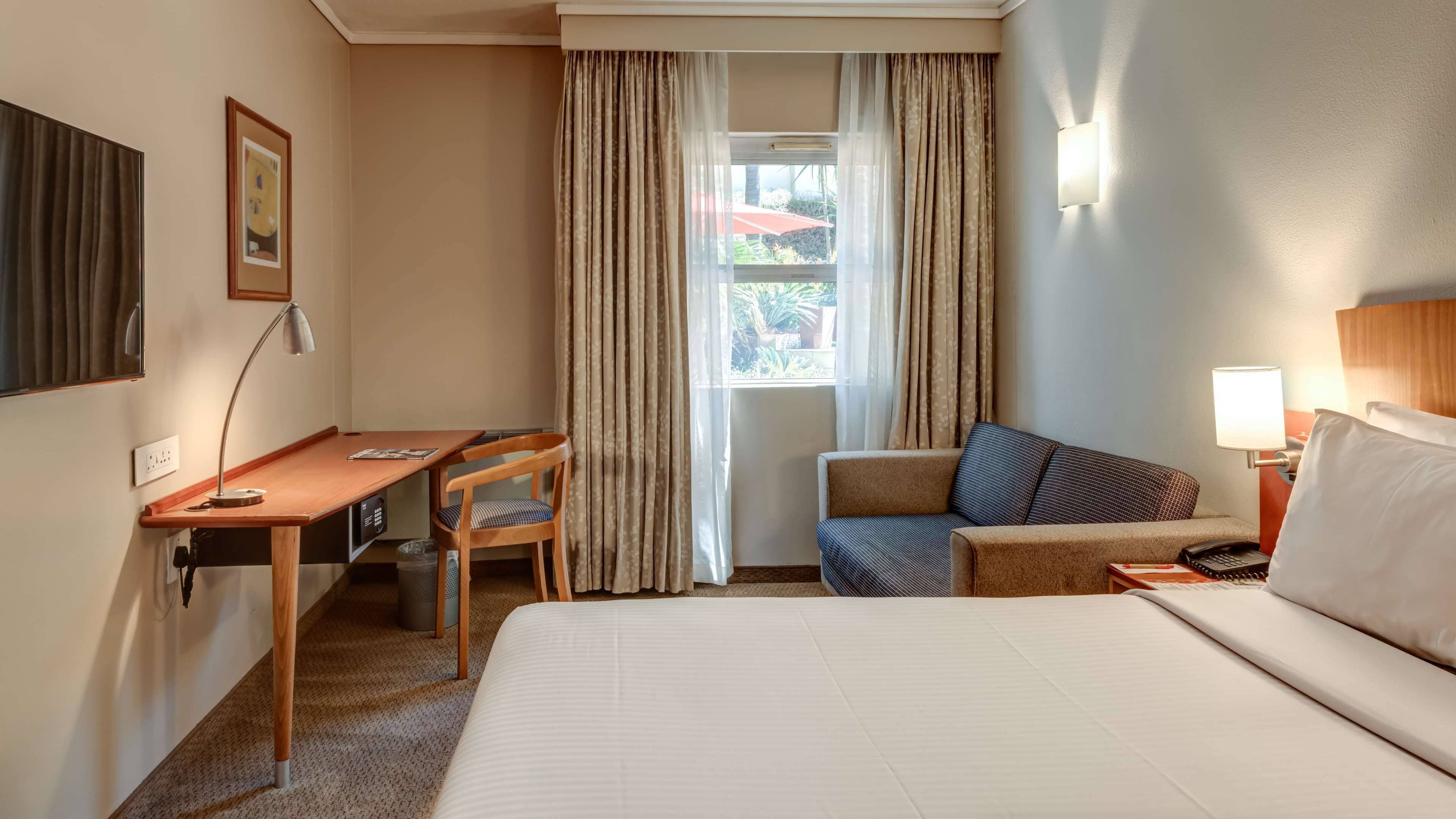 Standard Double Room with Sleeper Couch | In-room safe, desk, blackout curtains, soundproofing