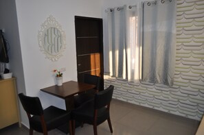 Deluxe Chalet, 1 Bedroom | In-room dining - Richmond Estate (Had Nes)