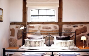 Habitación doble, baño privado | Ropa de cama de alta calidad y camas con pillow-top 