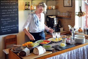 Frokostbuffé hver dag (mot et tillegg)