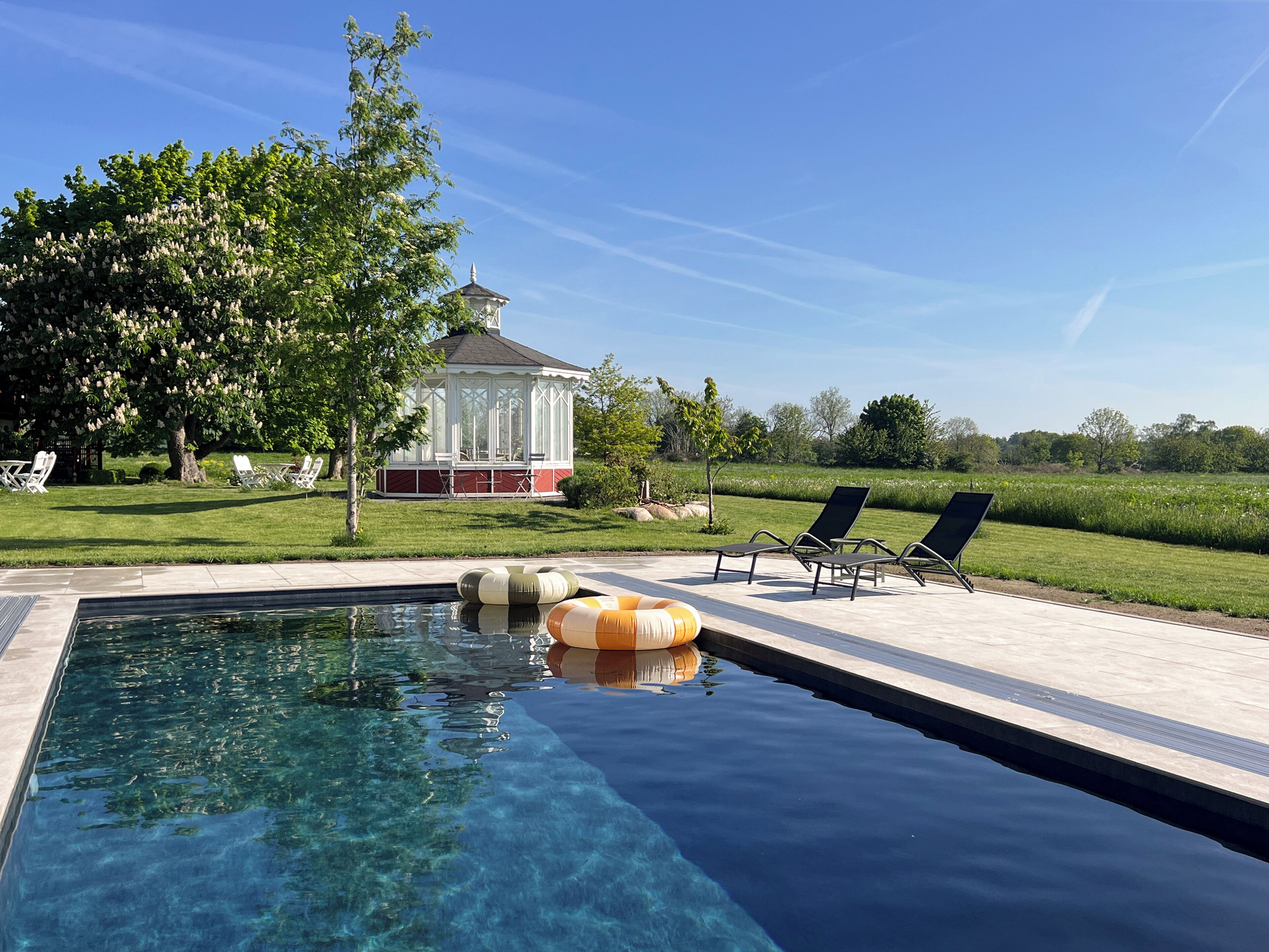 Seasonal outdoor pool, sun loungers