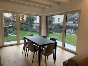 Deluxe Apartment | Living area