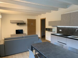 Deluxe Apartment | Living area