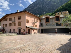 Free self-parking - Italo-Svizzero (San Giacomo Filippo)