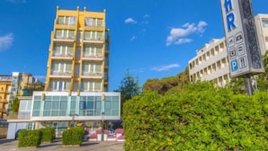 A hotel named TIMMAR with a modern building and a prominent vertical sign. - Hotel Tilmar (Rimini)