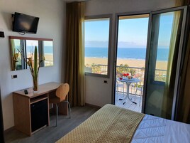 Superior Double or Twin Room, Sea View | In-room safe, desk, free WiFi