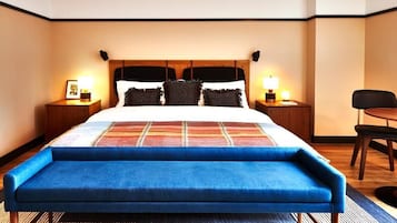 Residence Suite | Hypo-allergenic bedding, in-room safe, desk, laptop workspace