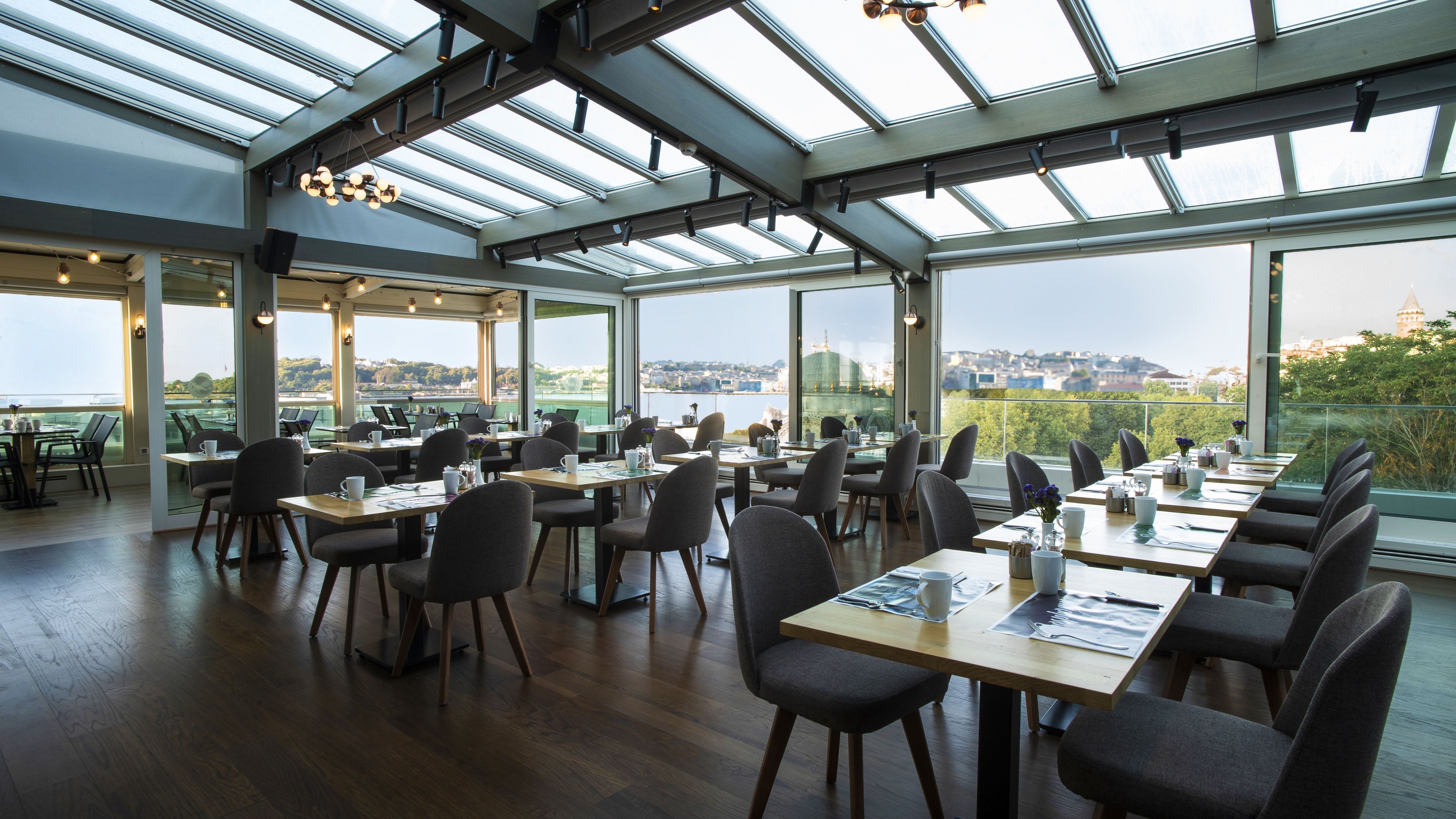 Se sirven desayunos, comidas y cenas 