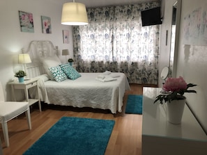 Decoración personalizada, muebles diferentes y escritorio
