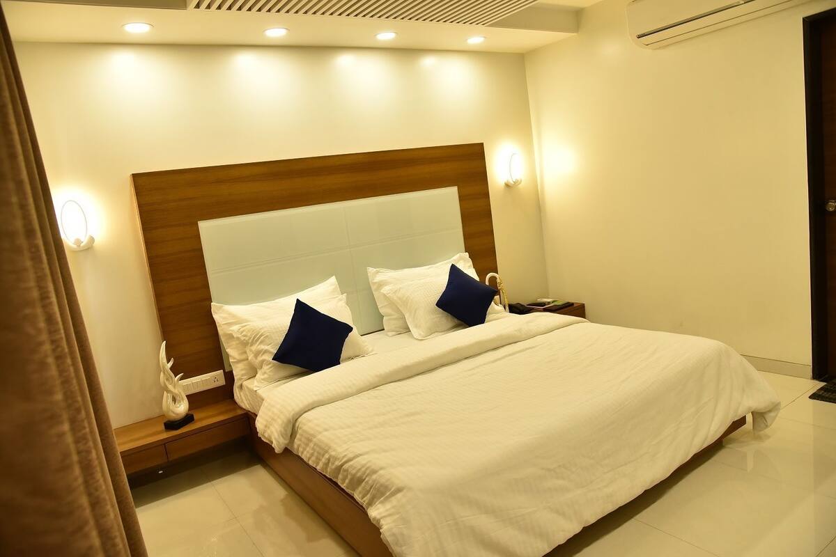 1 habitación, caja de seguridad en la habitación y escritorio