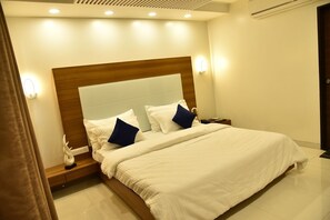 Phòng Suite | 1 phòng ngủ, két bảo mật tại phòng, bàn, bàn ủi/dụng cụ ủi quần áo