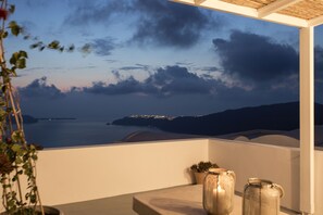 Clay Villa with Private Pool | 水景