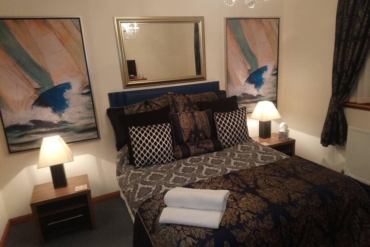 Free WiFi, bed sheets