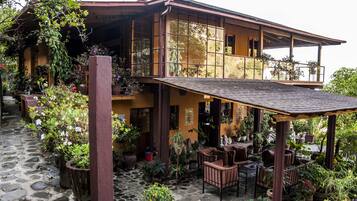 Pintu masuk hartanah