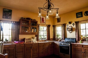 Villa – superior, 3 soverom | Eget kjøkken | Kjøleskap, mikrobølgeovn, kokeplater og kaffetrakter/tekoker