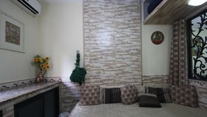 Standard Apartment, 2 Bedrooms | 2 bedrooms, iron/ironing board, WiFi (free) - GoHouse - Invalidos 412 (Rio de Janeiro)