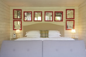 Iron/ironing board, rollaway beds, free WiFi, bed sheets - The Wheatsheaf Combe Hay (Bath)