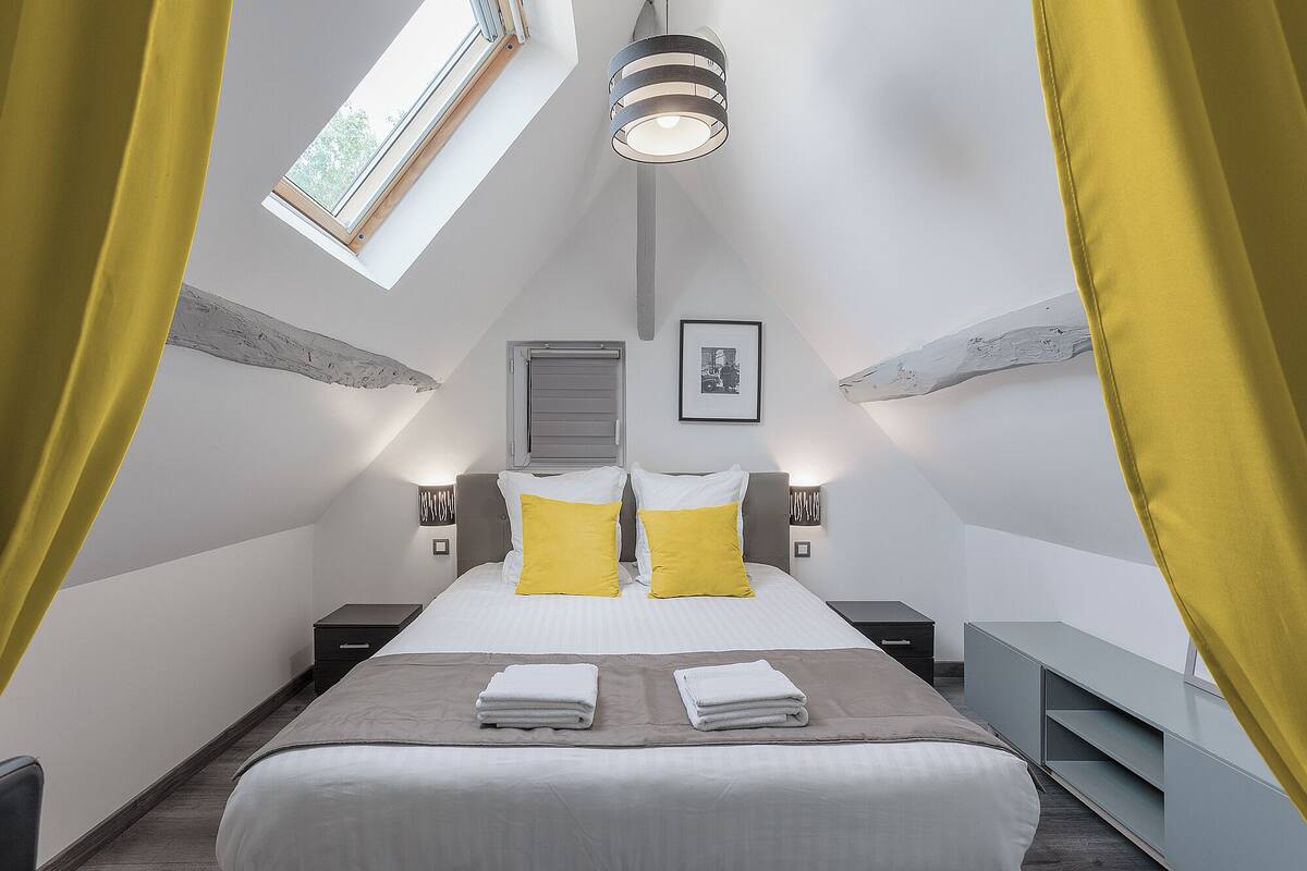 Double Room (Chambre  Sous Comble) | Premium bedding, soundproofing, iron/ironing board (on request)