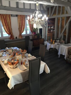 Desayuno continental todos los días (con cargo)